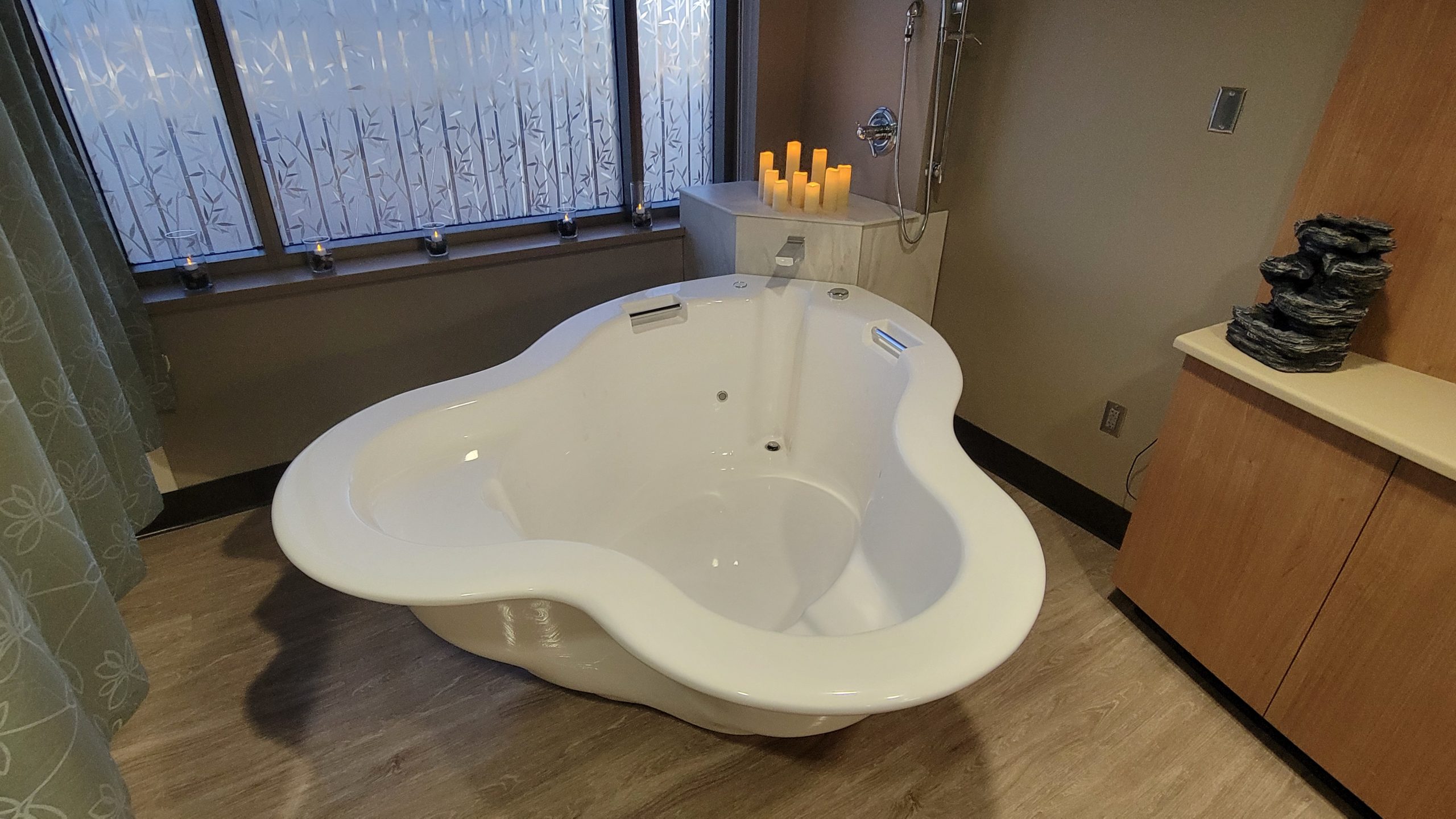 CM Health Introduces State-of-the-Art Active II Water Birth Pool for Expecting Parents